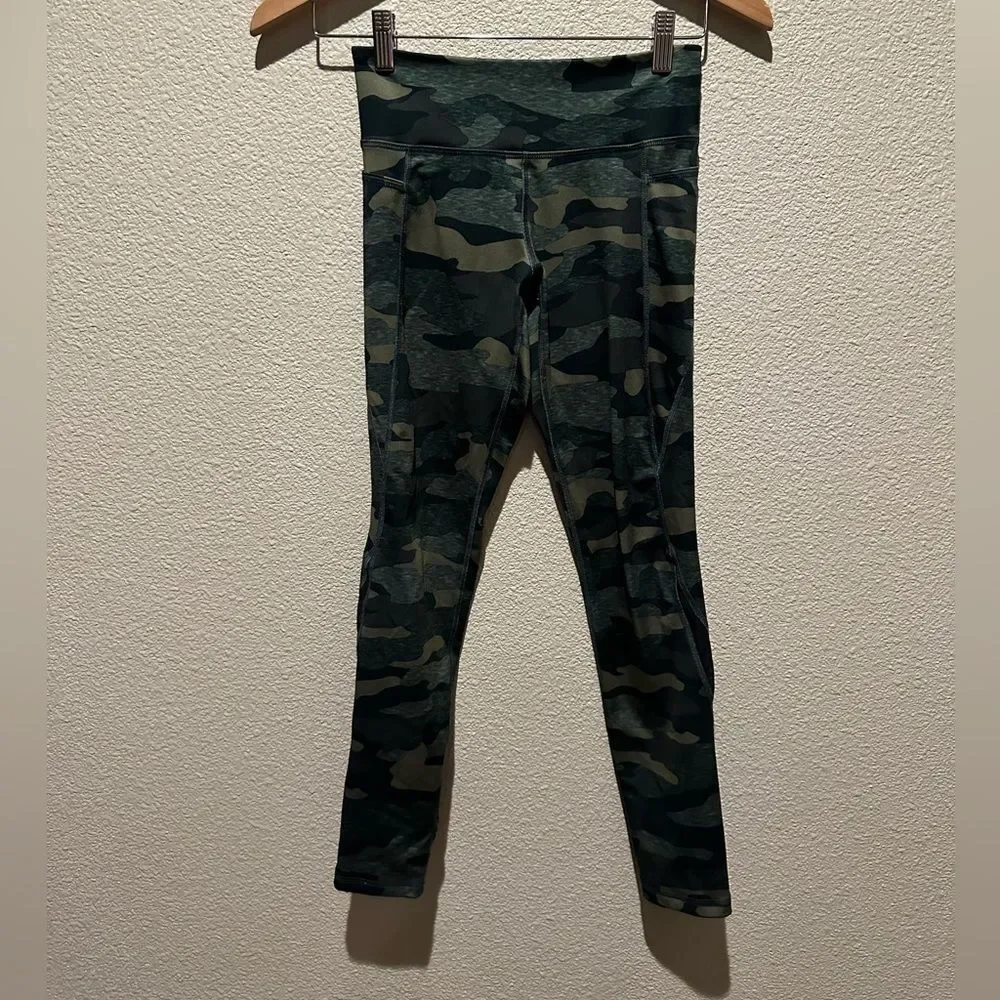 NWOT Old Navy Active Go Dry Camo Print Girl Leggings Size 10/12